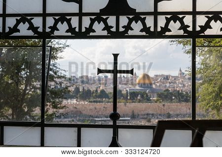 Jerusalem, Israel, November 02, 2019 : View From The Window Of The Dominus Flevit Church On The Temp