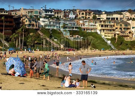 August 25, 2019 In Corona Del Mar, Ca:  Mansions On A Bluff Overlooking The Vast Sandy Beach Cove Wi