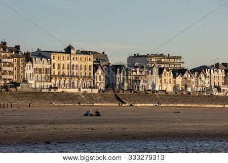 St Malo, France - September 16, 2018: Beach In The Evening Sun And Buildings Along The Seafront Prom