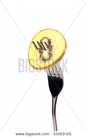신선한 키 위를 포크