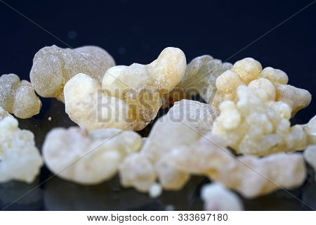 The fragrant harz is usually offered in its resin form and can be smoked excellent.