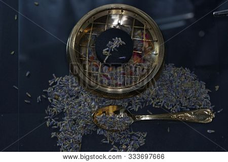 The Fragrant Harz Is Usually Offered In Its Resin Form And Can Be Smoked Excellent.