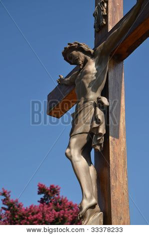 Crocifisso in un cimitero