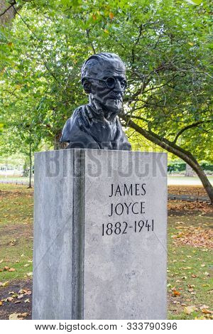 Dublin, Ireland - September 09. 2018: The Bronze Bust Of James Joyce In St. Stephens Green Park In D