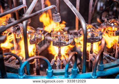 Gas Burner Conveyor For Assembly And Manufacture Of Electric Glass Lamps, Soldering Docking Of Lumin
