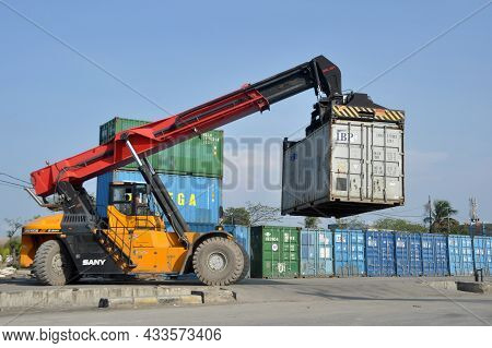 Jakarta, Indonesia - October 28, 2018: Container Loading And Unloading Activities At Tanjung Priok H