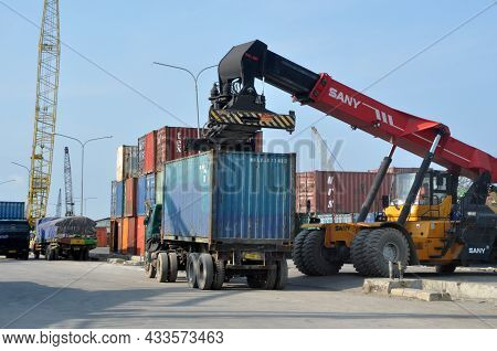 Jakarta, Indonesia - October 28, 2018: Container Loading And Unloading Activities At Tanjung Priok H