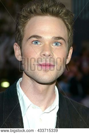 LOS ANGELES - APR 28: Shawn Ashmore arrives for the ÃX2: X-Men UnitedÃ Los Angeles Premiere on April 28, 2003 in Hollywood, CA