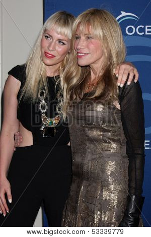 LOS ANGELES - OCT 30:  Natasha Bedingfield, Carly Simon at the Oceana's Partners Awards Gala 2013 at Beverly Wilshire Hotel on October 30, 2013 in Beverly Hills, CA