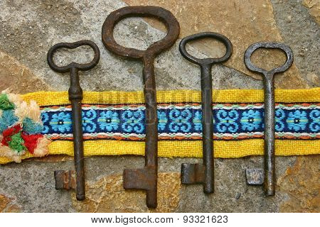 Four vintage rusty keys