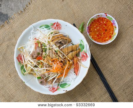 Vietnamese Noodle With Pork And Vegetable