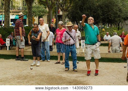 Barcelona, Spain 16 august 2016: old men playing petanque in a city park on Passeig de San Joan in Eixample