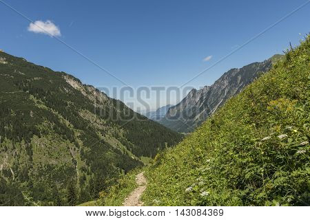 Hiking trail to valley with extensive outlook