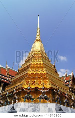 Stoepa in de tempel van de Smaragdgroene Boeddha