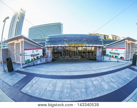 Porta Susa Station Travellers In Turin (hdr)
