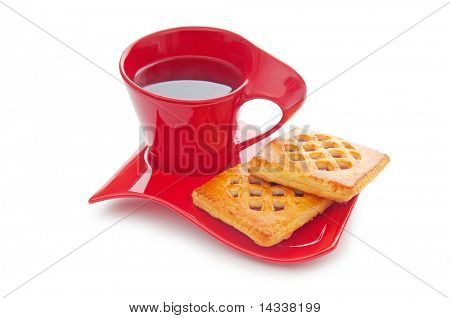 Tasse de thé et des biscuits frais sur table