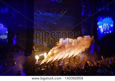 Co2 Smoke Cannons At A Live Concert