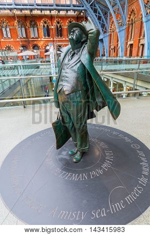 Sir Betjeman Statue At St. Pancras Station