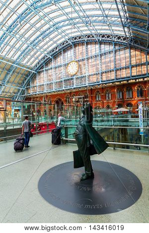 Sir Betjeman Statue At St. Pancras Station