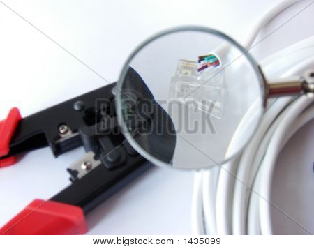 สายเคเบิล Cat5 & ปัตตาเลียนสายใต้กับแว่นขยาย