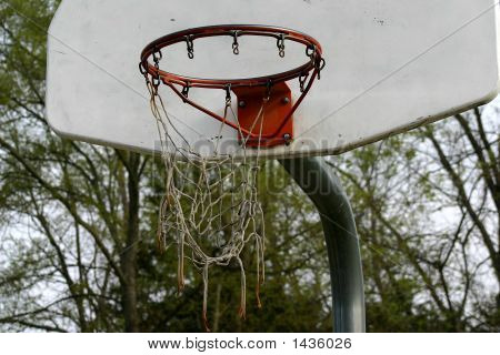 Rozbité basketbal čisté
