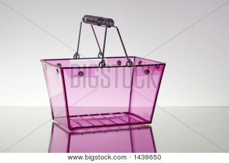 Růžový průhledný koš