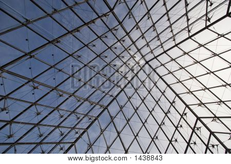 Skleněná pyramida vstup do Louvru