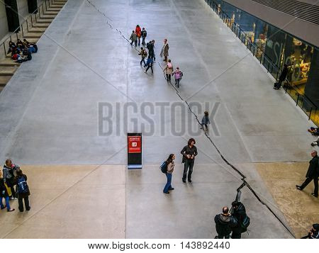 Tate Modern Turbine Hall In London (hdr)
