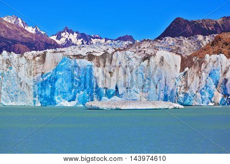  Excursion by boat to the huge white-blue glacier. Unique lake Viedma in Argentine Patagonia. The lake is surrounded by mountains