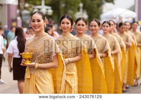 BANGKOK, THAILAND, JANUARY 17, 2018 : Group of women dancers dressed in traditional clothes are posing during the Thailand tourism festival at the Lumphini park in Bangkok, Thailand
