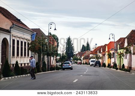 Rasnov, Romania - September 7, 2017: Typical Romanian Street Near Rasnov Fortress In The Historic Ce