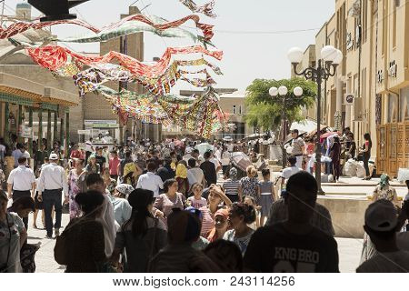 Bukhara, Uzbekistan - May 25, 2018: Silk And Spices Festival 2018. People At Festival In Bukhara, Uz