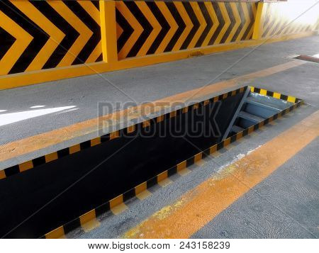 Garage With Mechanics Pit , Auto Diagnostic, Auto Service