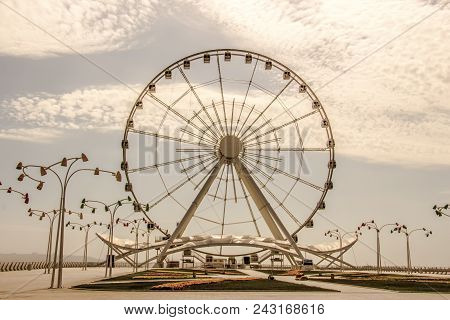 Baku Ferris Wheel, Baky Eye On Seaside Boulevard. Azerbaijan