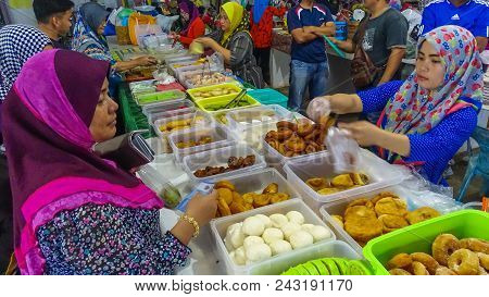 Keningau,sabah,malaysia-apr 21,2018: Variety Of Delicious Malaysian Home Cooked Dishes Sold At Stree