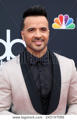 LAS VEGAS - MAY 20:  Luis Fonsi at the 2018 Billboard Music Awards at MGM Grand Garden Arena on May 20, 2018 in Las Vegas, NV