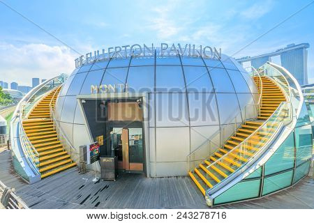 Singapore - April 28, 2018: The Fullerton Pavilion, A Glass Dome Floating On Marina Bay Between Clif