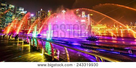 Singapore - April 26, 2018: Panorama Of Spectra Show Of Dancing Fountains: Light And Water Show Alon
