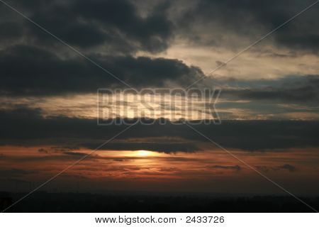 Dramatiske solnedgang Horizont og farverige aftenhimmel