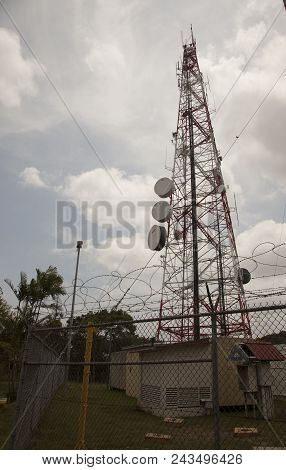 Communication Antenna With Gsm Amd Satellit Recivers In Panama-city, Panama