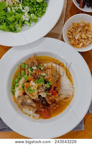 Khanom Jin Nam Ngiao