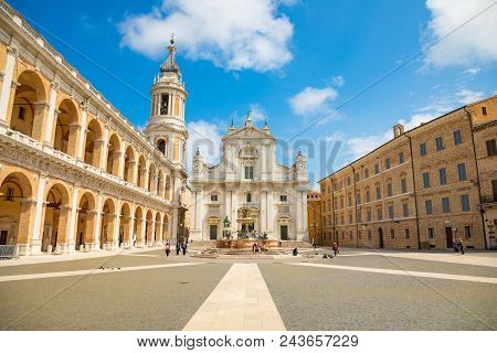 Loreto, Ancona, Italy - 8.05.2018: Square Of Loreto With Background The Basilica In Sunny Day, Porti