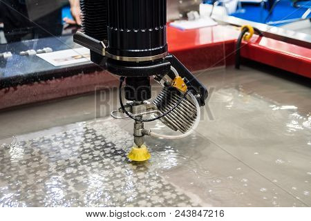 Precision 5 Axis Cutting Head With Direct Drive Technology, 60 Degree Bevel Cutting Waterjet Machine