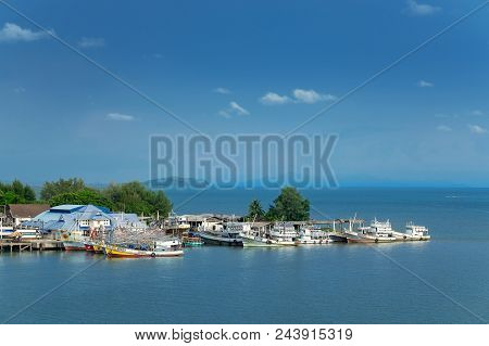 Chantaburi, Thailand - 2018-05-29 16:56:45
Fishermen Village Photo Taking From Lam-sing Bridge.