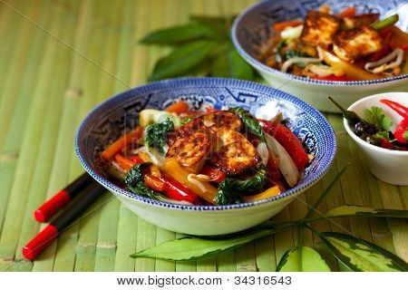 Verdure saltati in padella con tofu