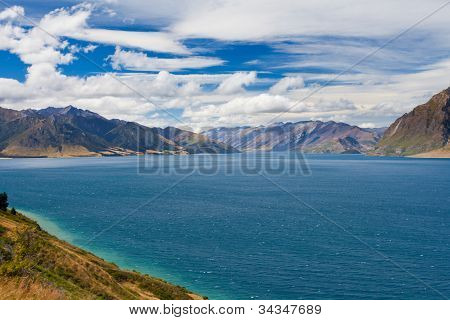ผิวสีฟ้าของทะเลสาบอัลไพน์ Otago เซ็นทรัล นิวซีแลนด์
