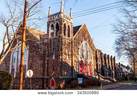 Wilkinsburg, Pennsylvania, Usa 1/6/20 The Mifflin Avenue United Methodist Church On A Sunny Winter D