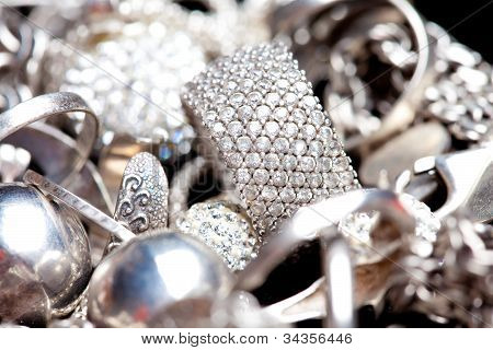 블랙 바탕에 실버 Jewlery