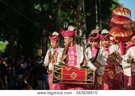 Denpasar, Bali Island, Indonesia - June 11, 2016: Group Of Balinese People. Beautiful Kids In Colorf