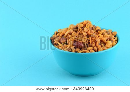 Indian Snacks : Mixture (roasted Nuts With Salt Pepper Masala, Pulses, Channa Masala Dal Green Peas)